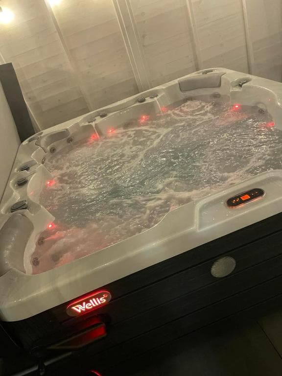jacuzzi led czerwony