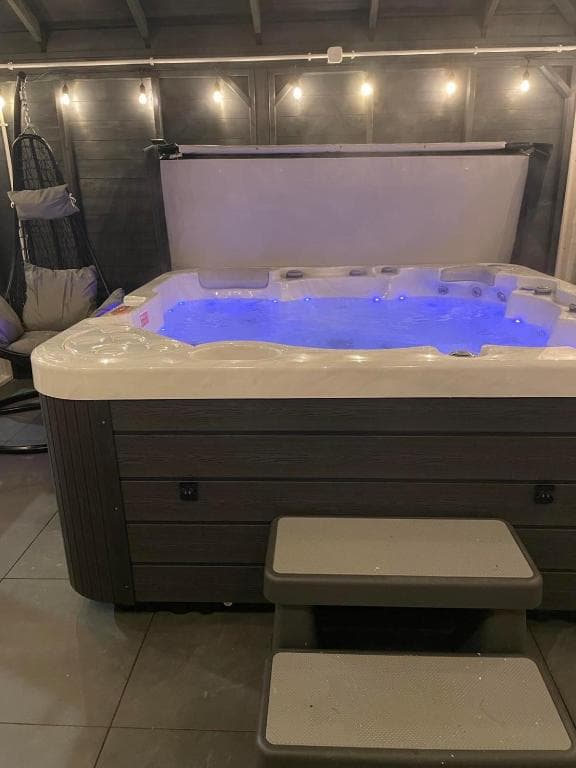 jacuzzi led niebieski