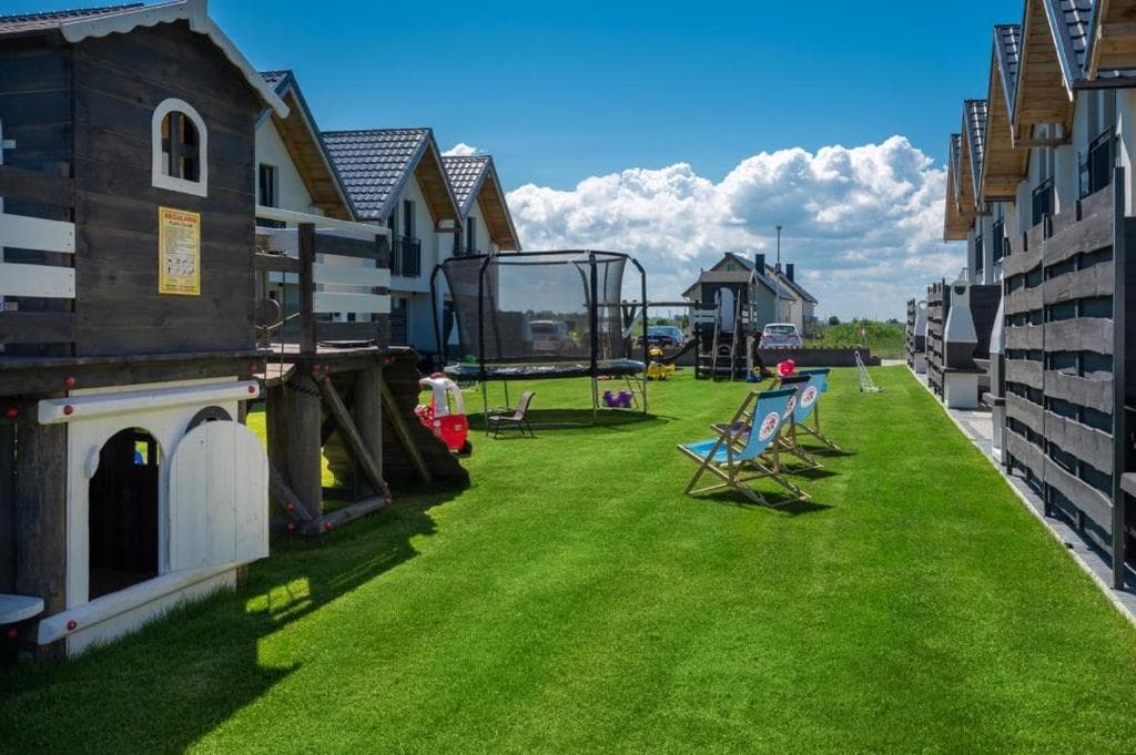 playground trampolina domek